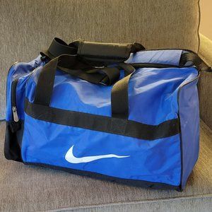 UNISEX BLUE & BLACK NIKE GYM BAG WITH HANDLES & ADJUSTABLE SHOULDER STRAP